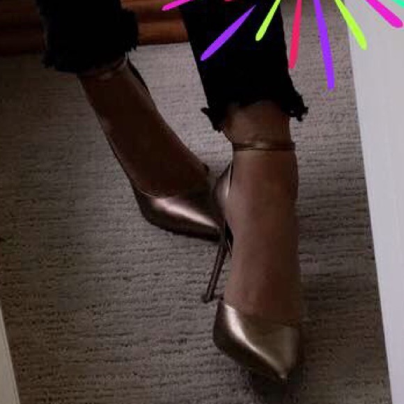 Gold Steve Madden heels - Picture 4 of 4